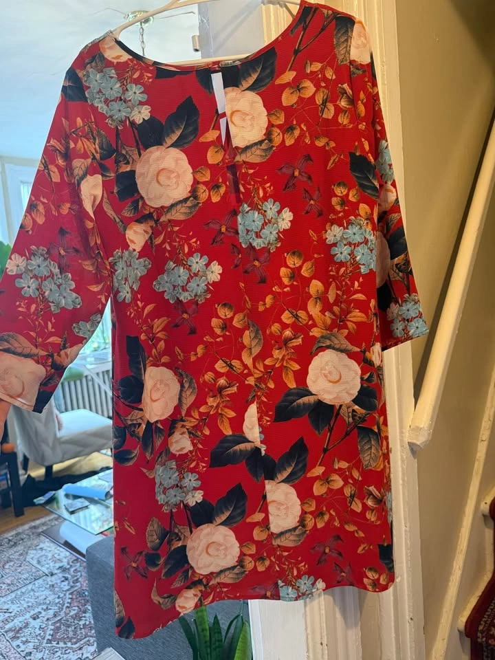 Red Floral 3/4 Sleeve Shift Dress - photo 2
