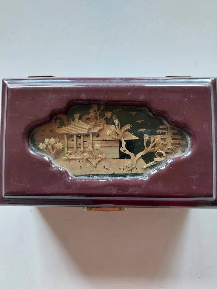 Small wooden jewelry box - photo 2