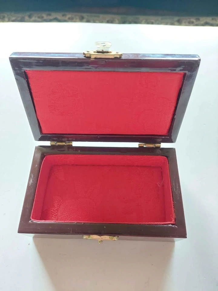 Small wooden jewelry box - photo 3