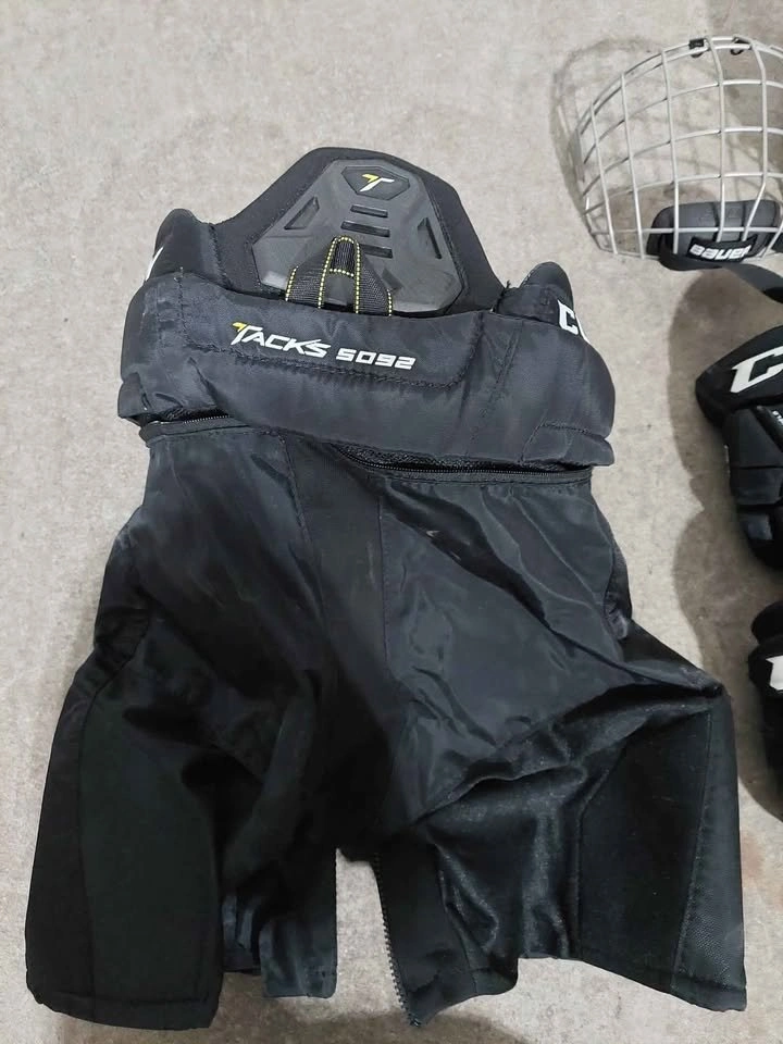 Kids hockey gear