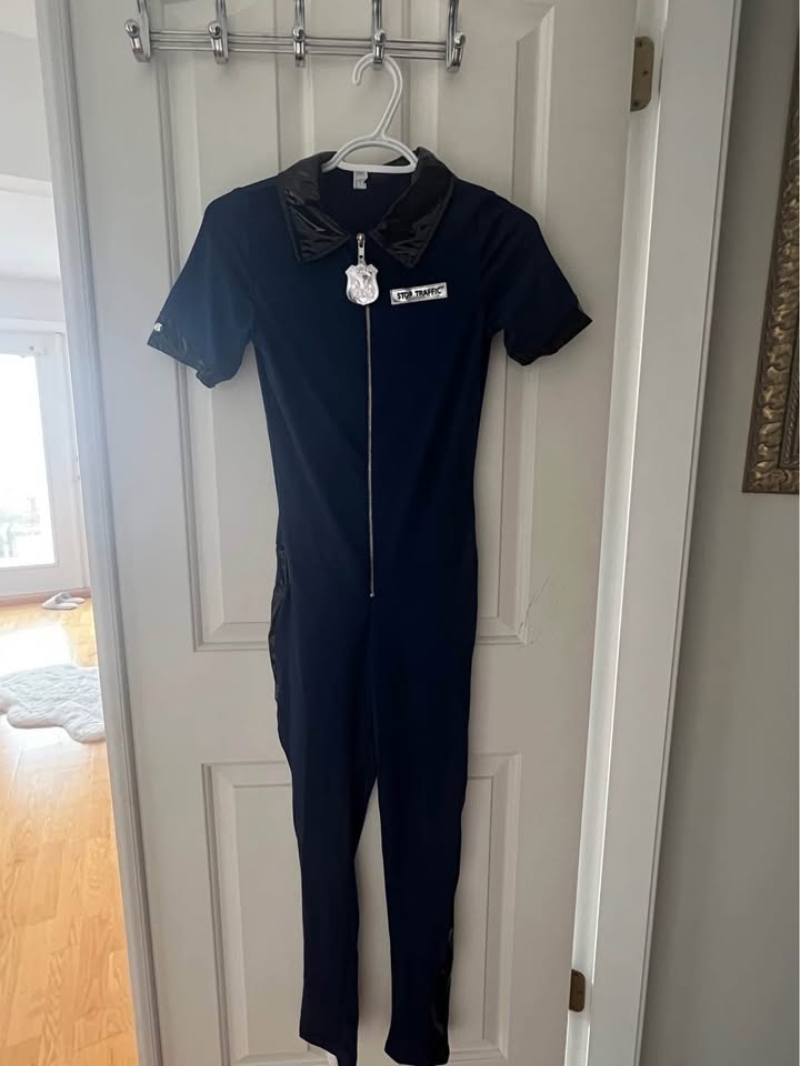 Women’s Cop Jumpsuit Halloween Costume - photo 4