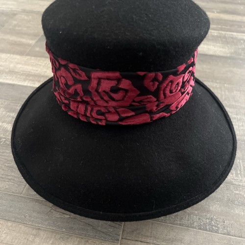 The Scala Collection 100% Wool Hat With Red Burgundy Accents