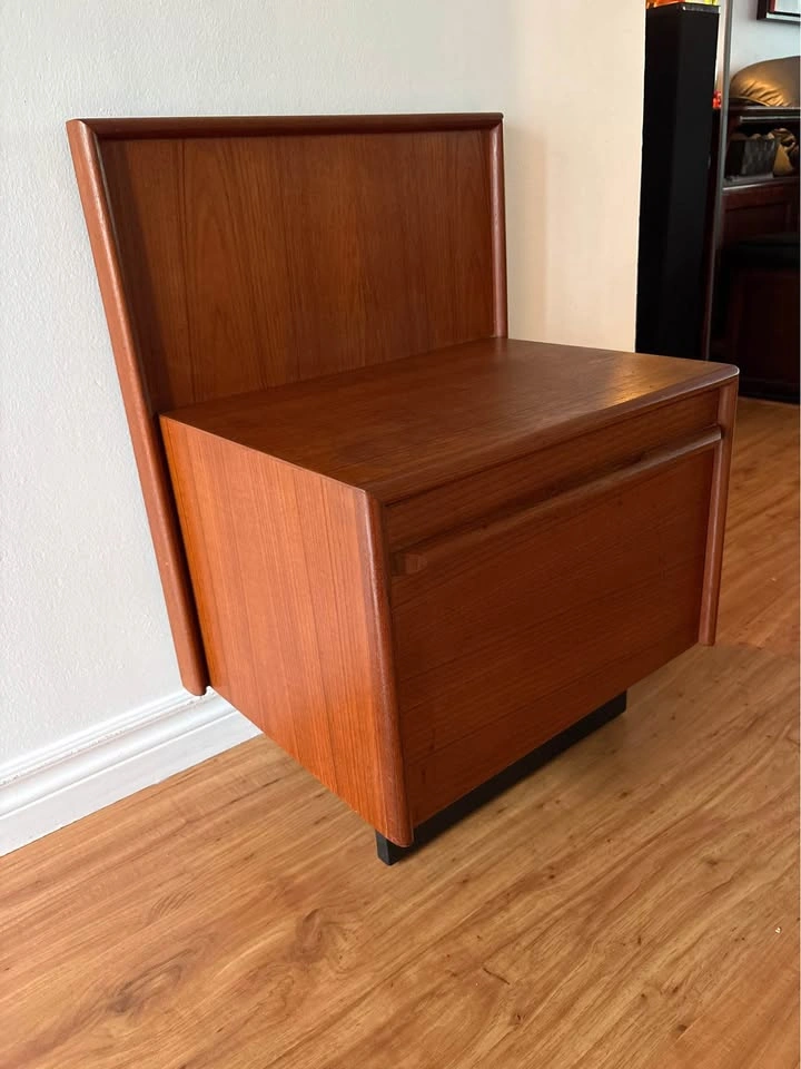 Vintage 1960’s Mid-Century Modern Teak Nightstand- Side Table - photo 5