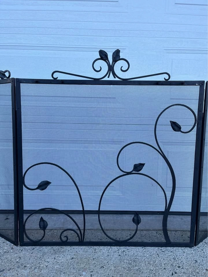 Wrought Iron Fireplace Screen w/ Leaf & Scroll Design - photo 3