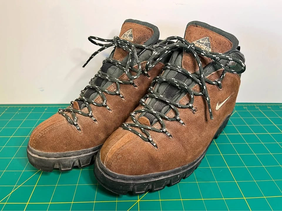 Vintage Women’s 1998 Nike ACG Air Gimli Hiking Boots US 9
