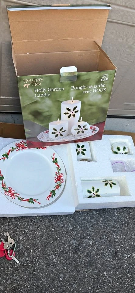 Christmas Holly garden candle