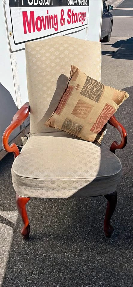 Arm chair