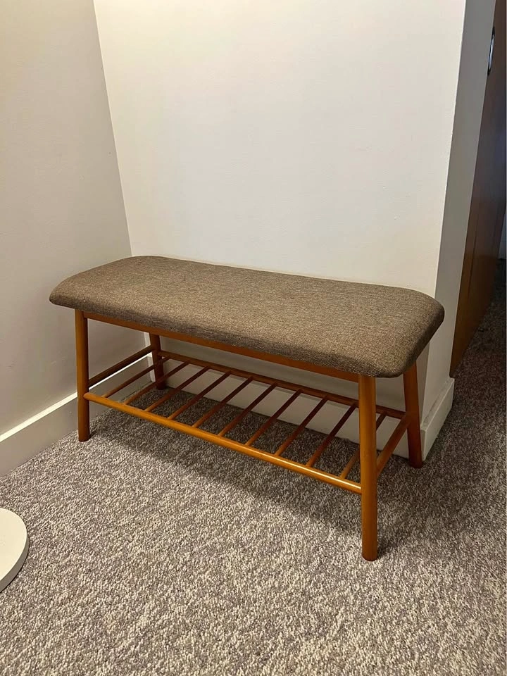 Entryway shoe bench