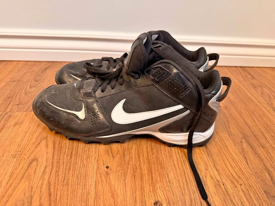 Nike Football Cleats – Size 14 👟🏈 (Open to Offers)