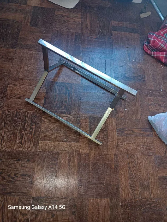 Table stand thumbnail