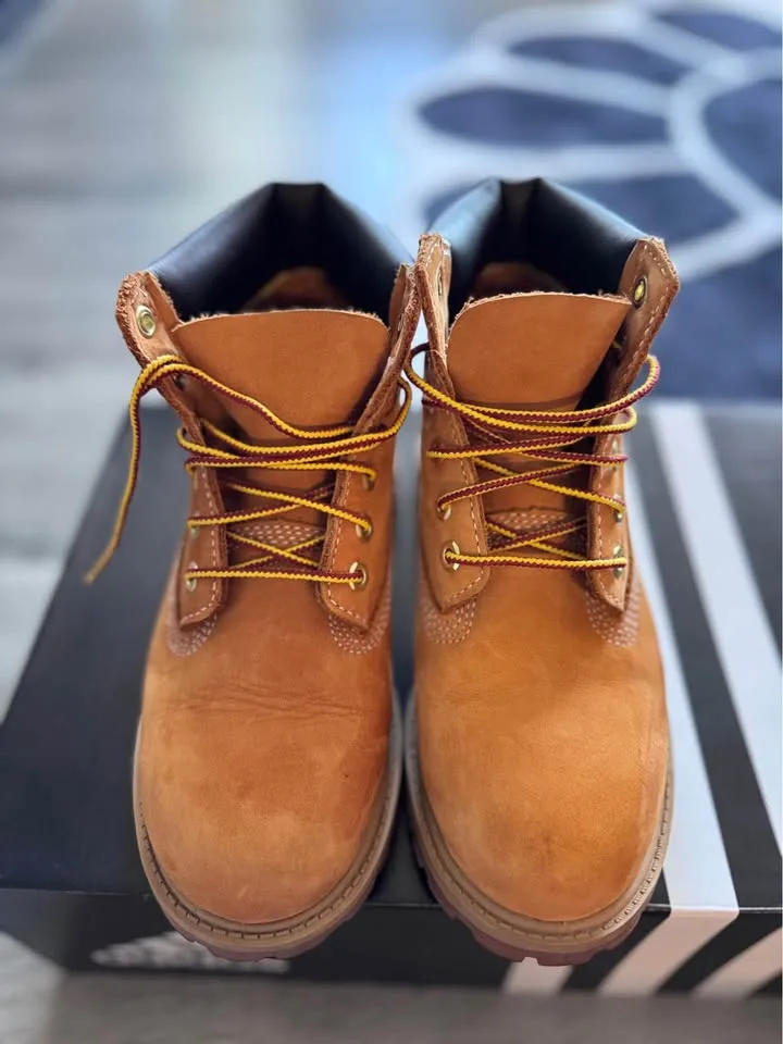 Timberland 6-inch Premium Waterproof Boots Size 2W image indicator(2)