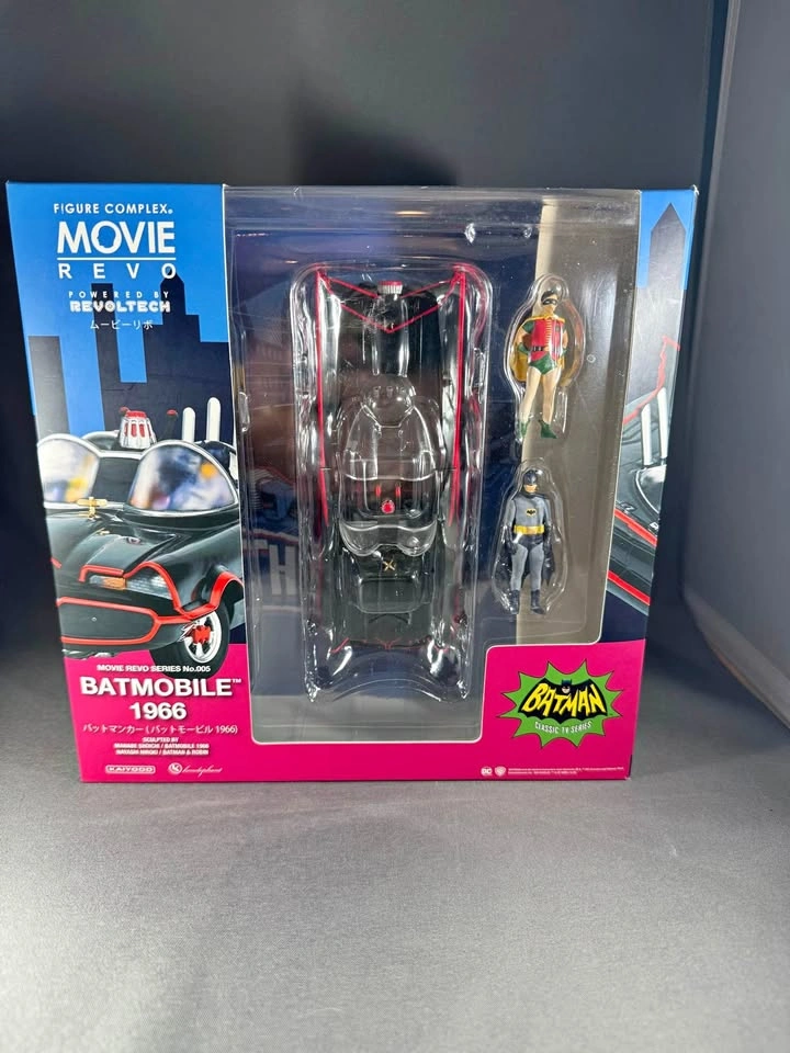REVO Movie FIGURE COMPLEX 66 Batmobile with 4 Figures