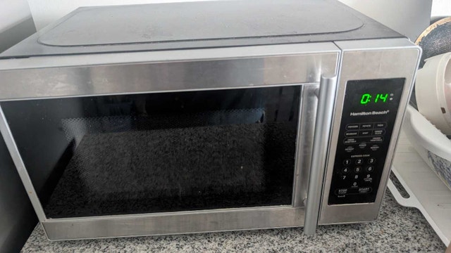 Hamilton Beach Microwave - photo 2