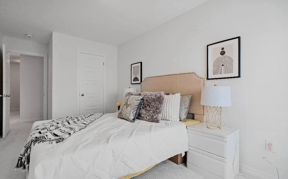 For Rent - Private bedroom w/ private bathroom in Newmarket