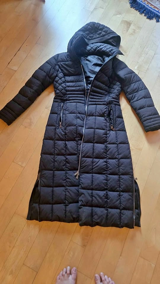 Bodycon Bernardo Long Hood Puffer Coat