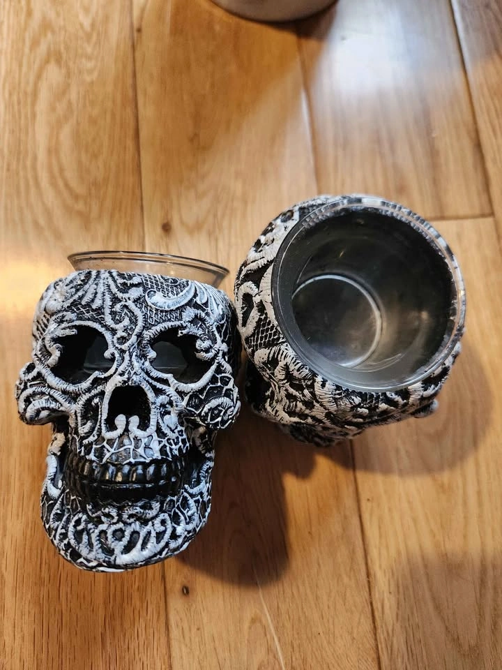 HALLOWEEN DECORATIONS! SKULLS! - photo 5