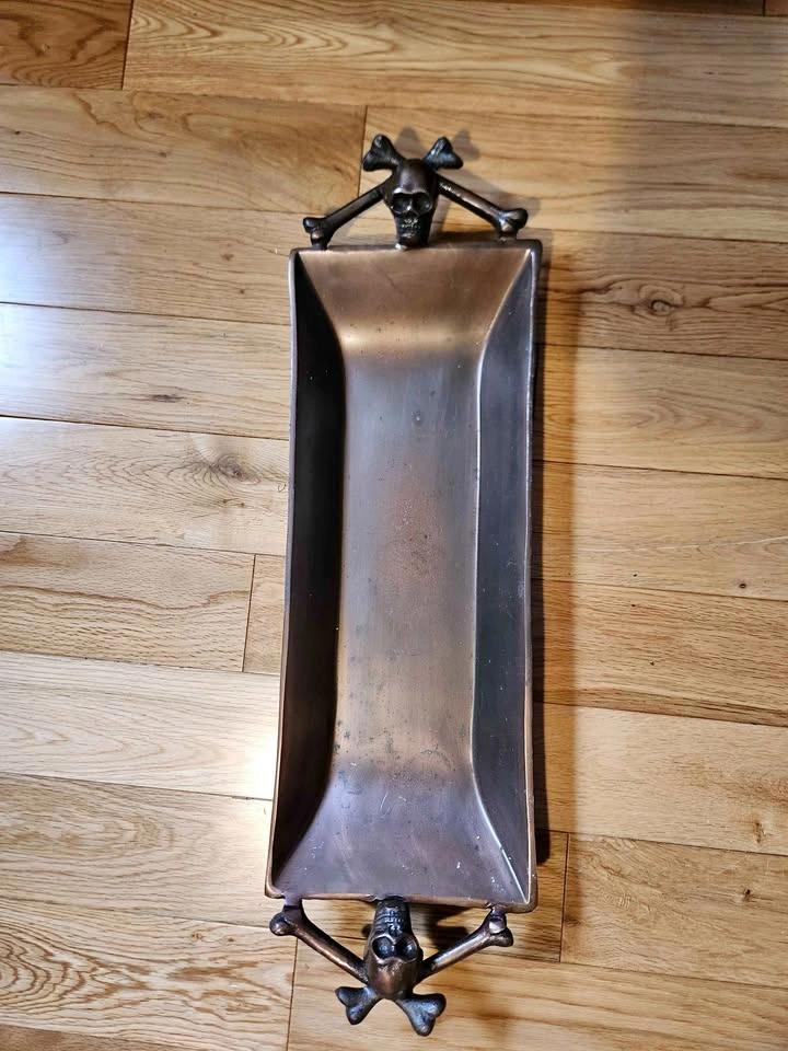HALLOWEEN DECORATIONS! SKULL TRAY