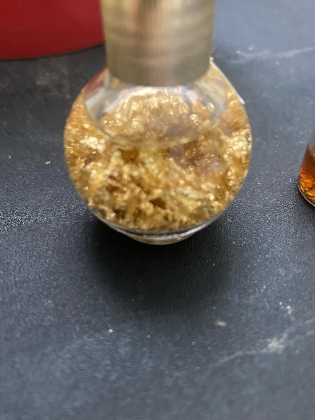 gold flakes - photo 2