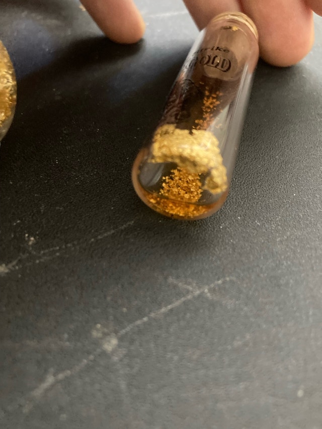 gold flakes - photo 5