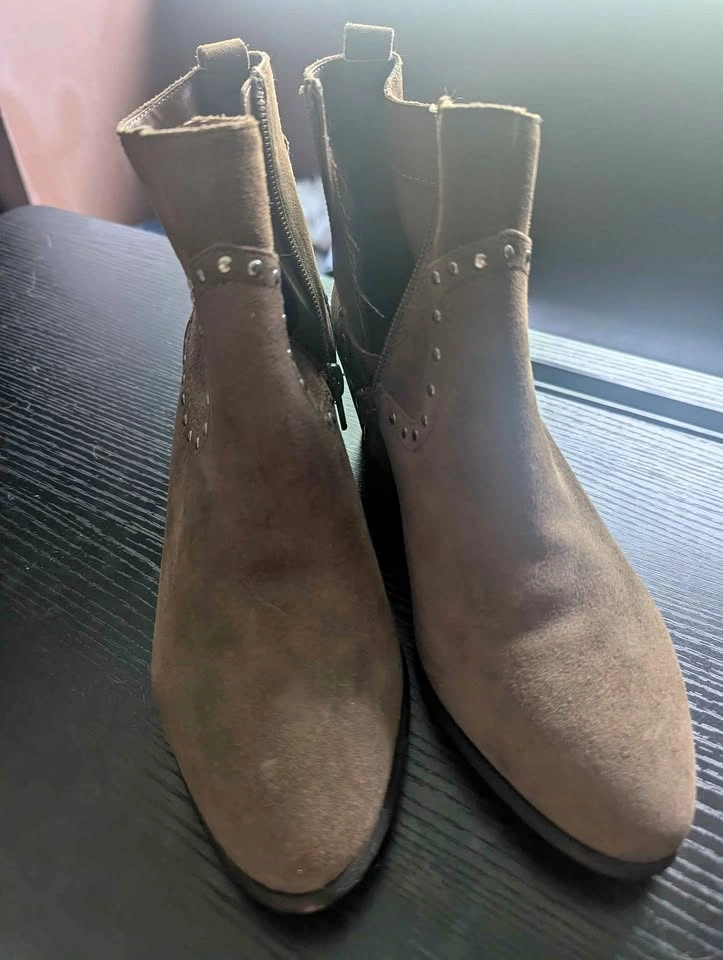 Steve Madden Brown Ankle Booties – Size 5.5