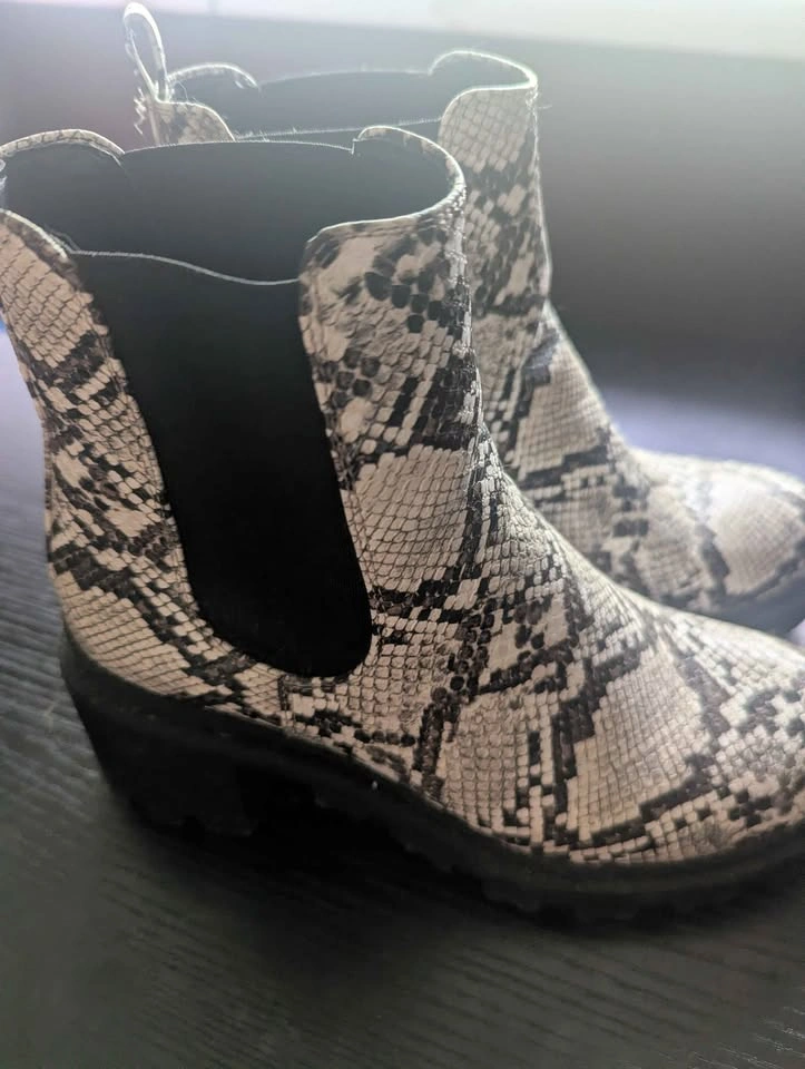 Harlow Snakeskin Chelsea Ankle Boots – Women's US 6 - photo 2
