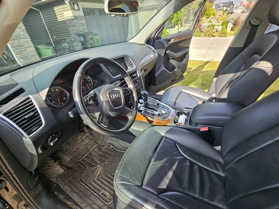 2010 Audi Q5 V6 – Well Maintained & Fully Loaded image indicator(4)