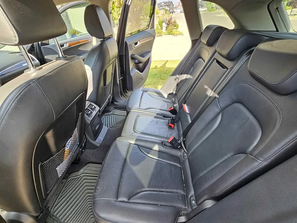 2010 Audi Q5 V6 – Well Maintained & Fully Loaded image indicator(5)