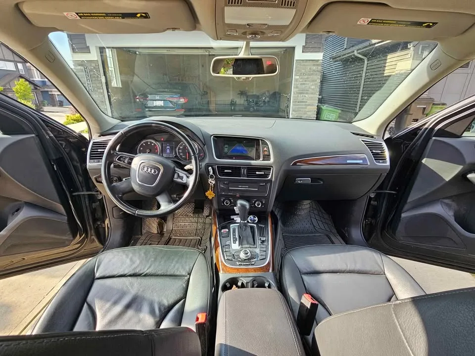 2010 Audi Q5 V6 – Well Maintained & Fully Loaded image indicator(6)