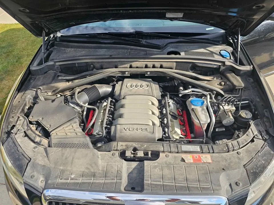 2010 Audi Q5 V6 – Well Maintained & Fully Loaded image indicator(8)