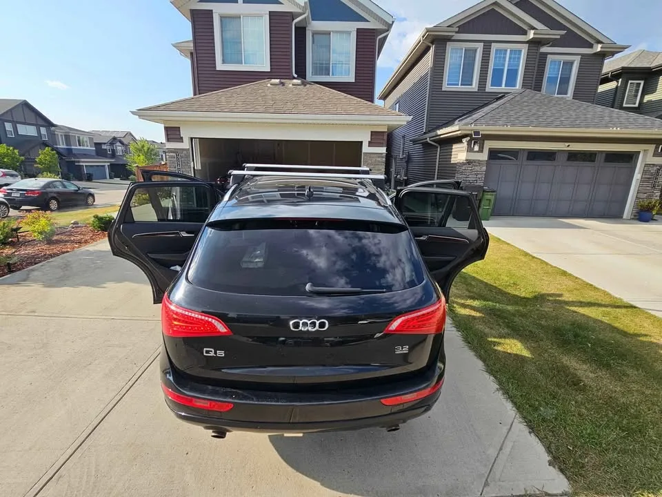 2010 Audi Q5 V6 – Well Maintained & Fully Loaded image indicator(9)