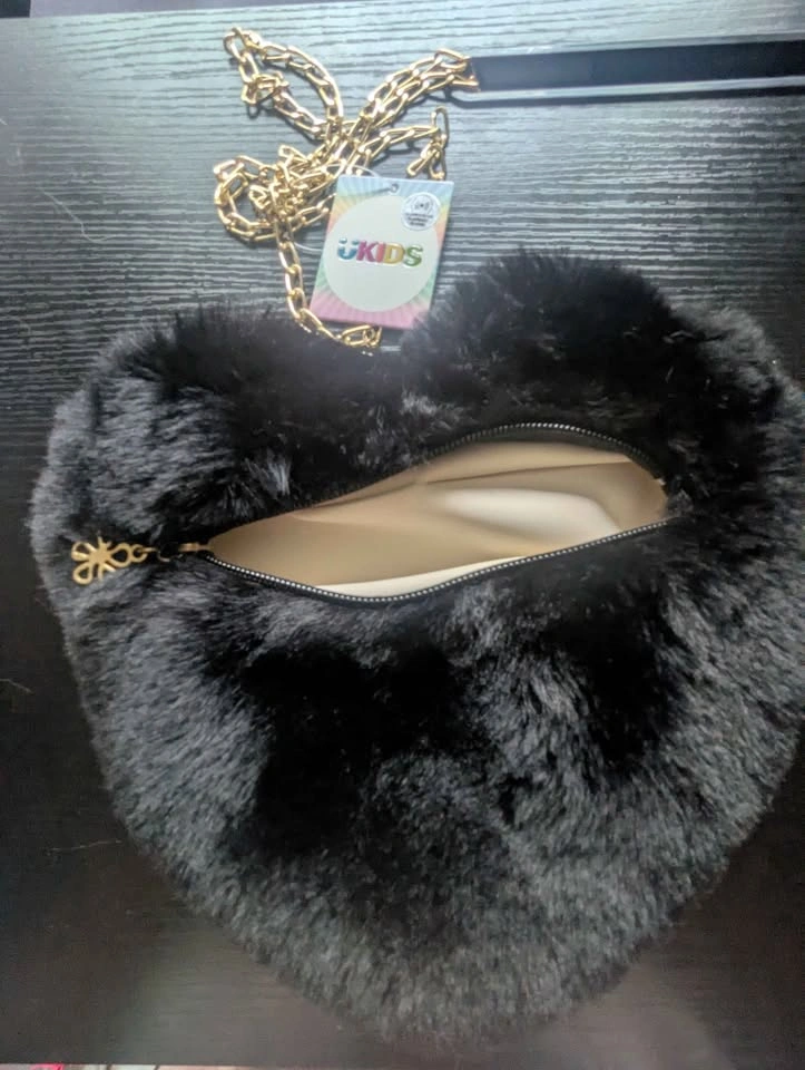 Kids Black Fuzzy Heart Purse – New with Tags - photo 2