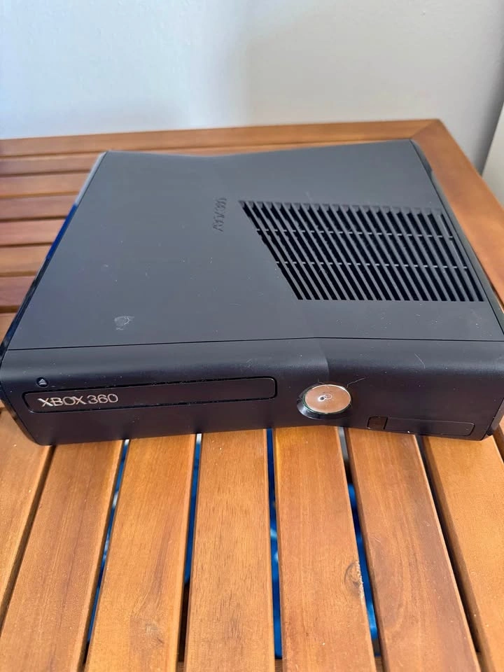 Xbox 360 Slim – Original Power Supply Included – Black