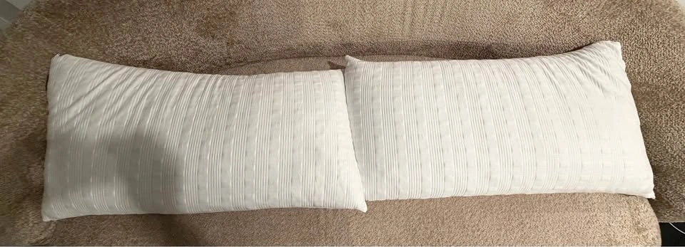 2 Meoflaw Cooling King Pillows - Like New - photo 2