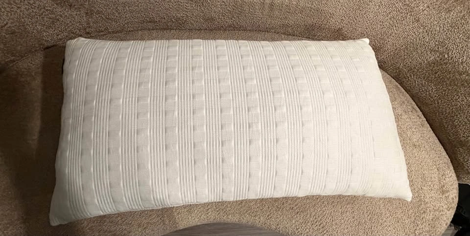 2 Meoflaw Cooling King Pillows - Like New - photo 3
