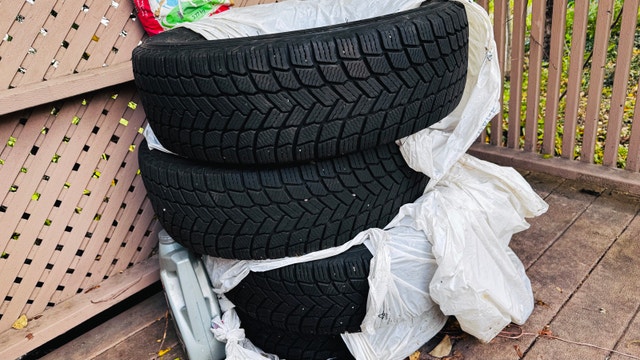 215/65/R17 Michelin X-Ice Snow 4 Tires