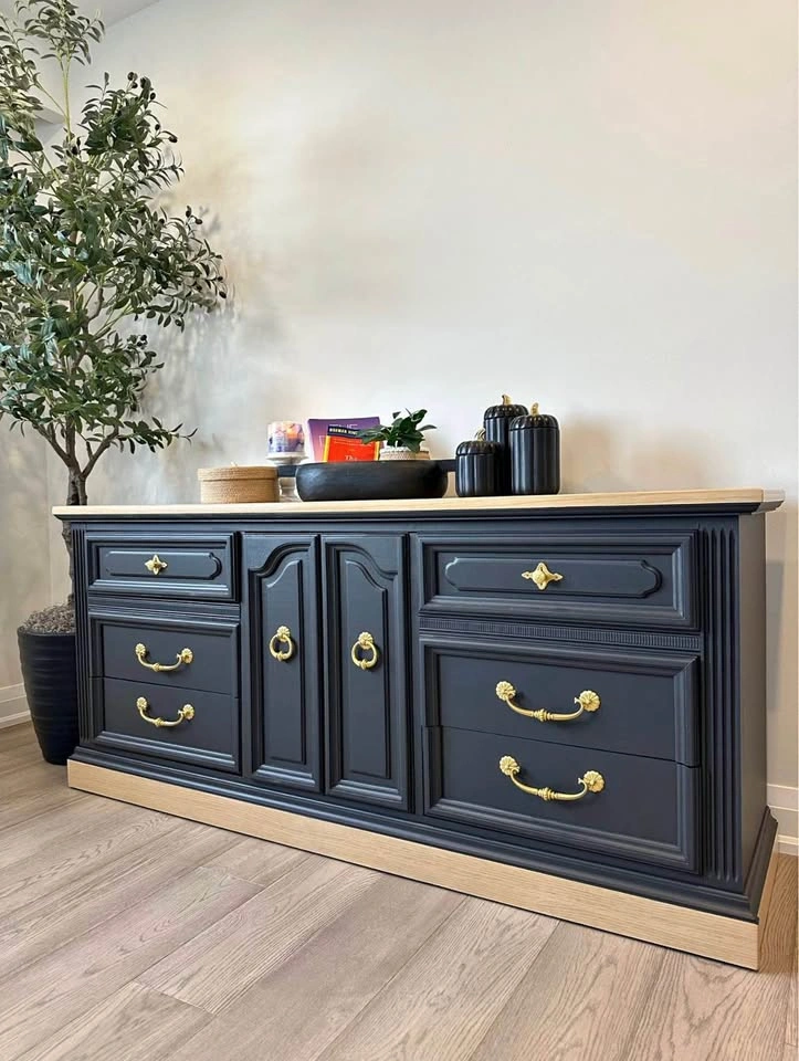 Elegant Black & Natural Wood Statement