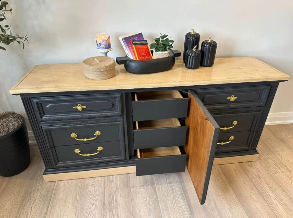 Elegant Black & Natural Wood Statement - photo 5
