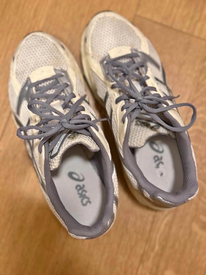 ASICS Cream & Grey Running Sneakers