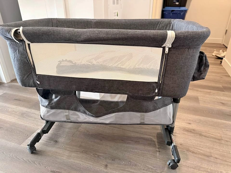 Bedside rocking bassinet