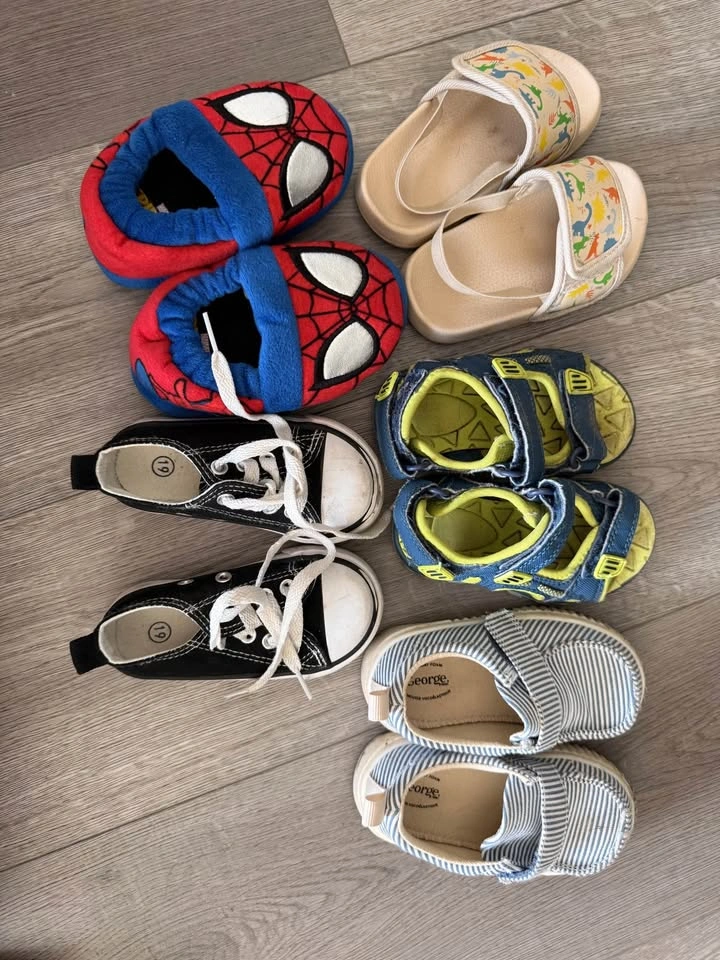 Size 6 boys toddler shoes - photo 2