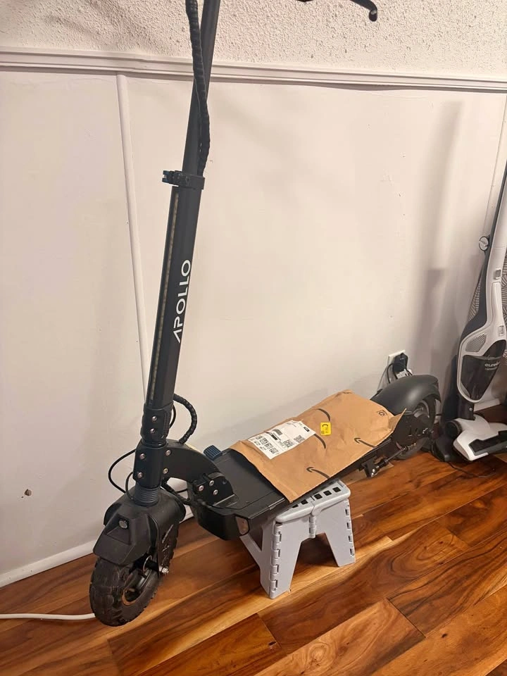 Apollo Explore Electric Scooter (New Battery, 437km)