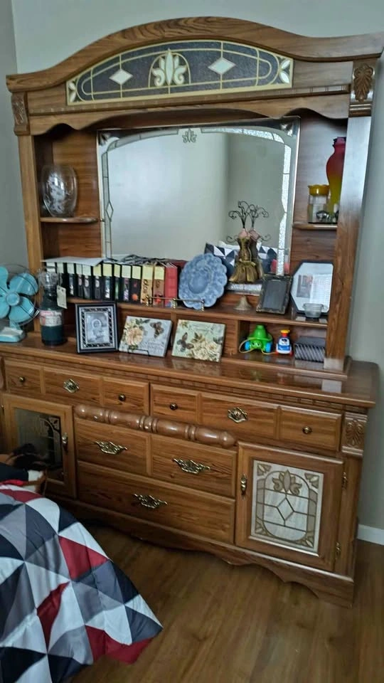 Oak Bedroom Set: Dresser, Hutch, Two Nightstands & Headboard