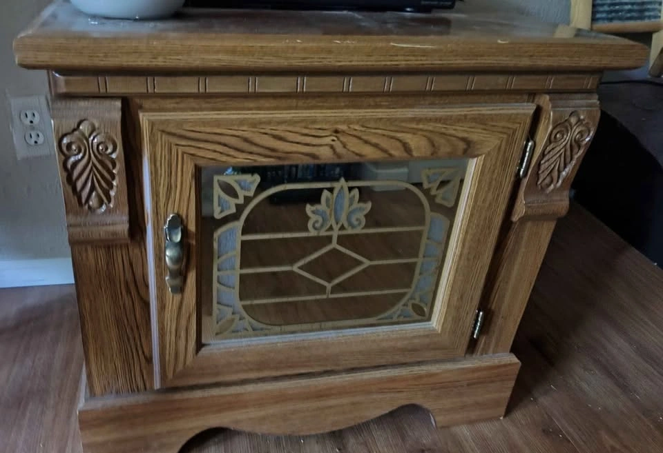 Oak Bedroom Set: Dresser, Hutch, Two Nightstands & Headboard - photo 4