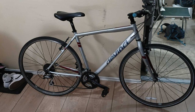 Devinci Hybrid Road Bicycle