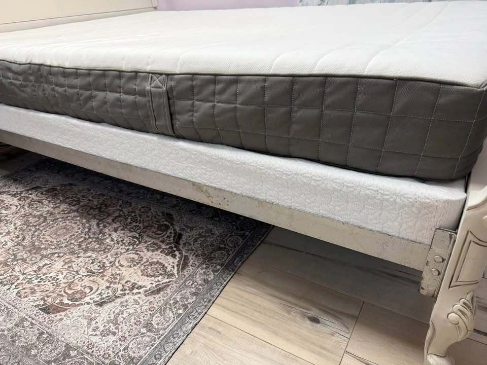 French Provincial Style Bed Frame (mattress & box spring not inc - photo 4