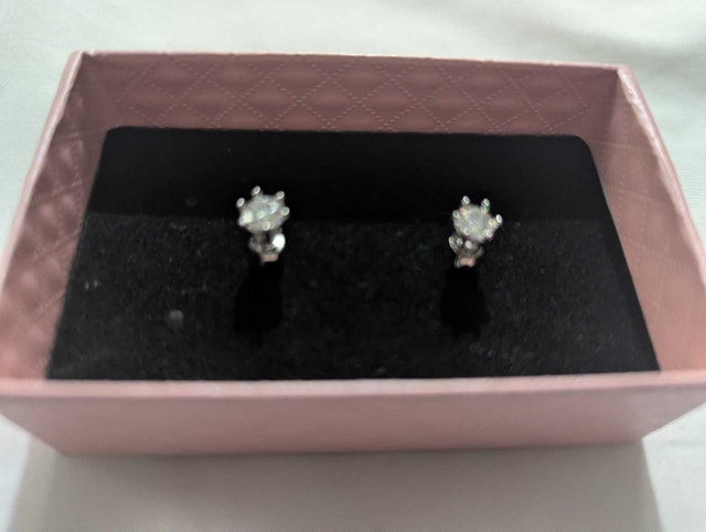 Moissanite Earrings - photo 2