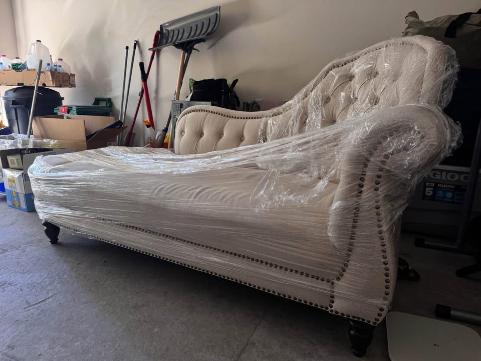 Couch - photo 2