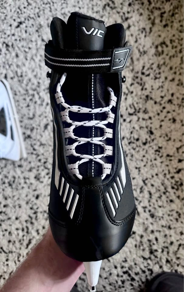 Vic Ice Skates - Brand new never worn - photo 3