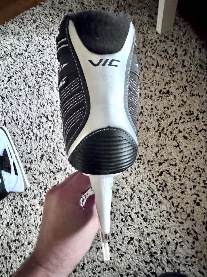 Vic Ice Skates - Brand new never worn - photo 4