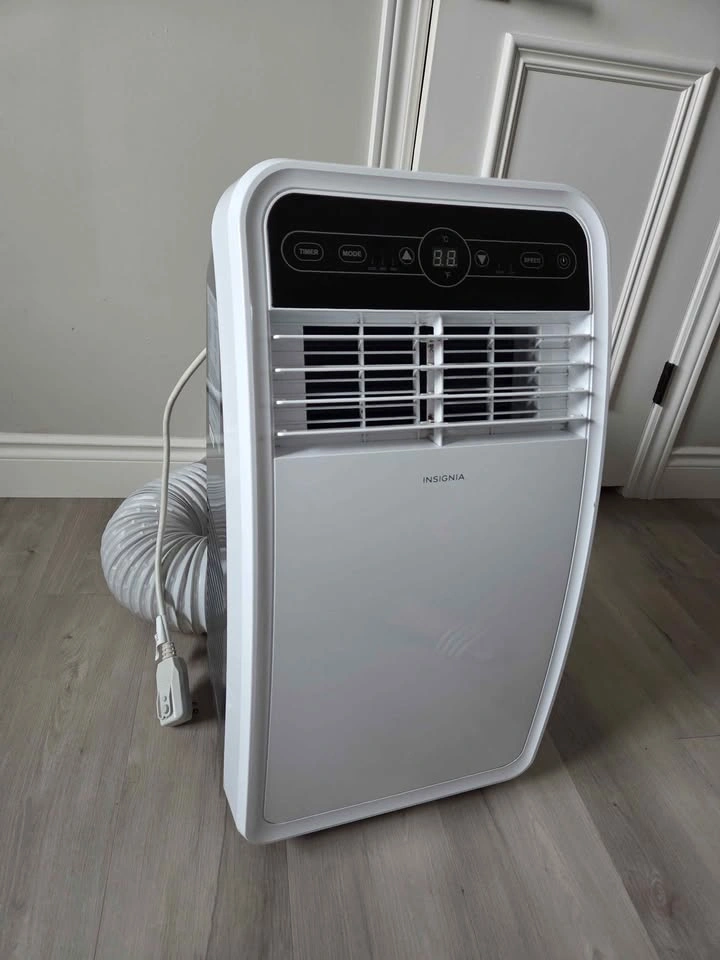 Insignia Air Conditioner - photo 2